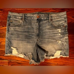 AE Curvy Hi-Rise Shortie